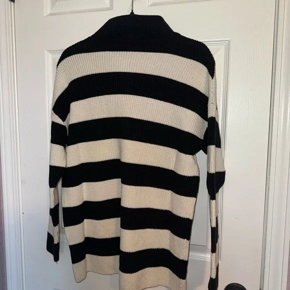 Express Black and Cream Knit Sweater - Picture 4 of 4